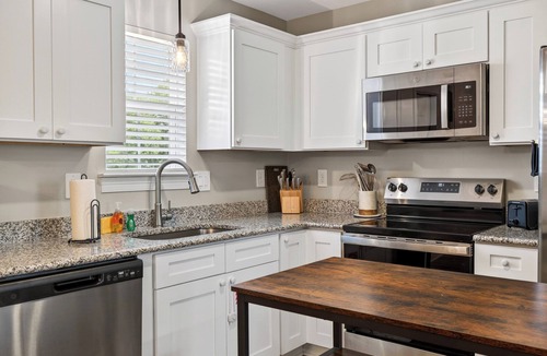 Biloxi Cottage | Coral Cottage on the Coast - Relax just steps from the beach!