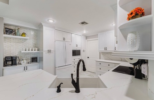 Diplomat House | Coral Oasis Villa – Your Private Poolside Retreat in Cape Coral