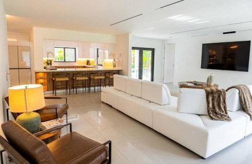 Coral Springs House | Coral Springs Oasis Retreat