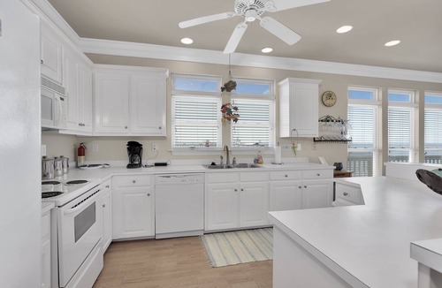 Silver Cay House | Corner pet-friendly, 5/3 bay sunset views! - TraMarLis