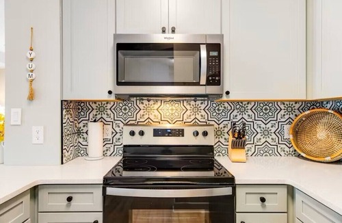 El Centro Beach Condo | CORNER UNIT-RENOVATED-8th floor~Beachfront~Panoramic View~Pier Park~ 1BR+Bunk