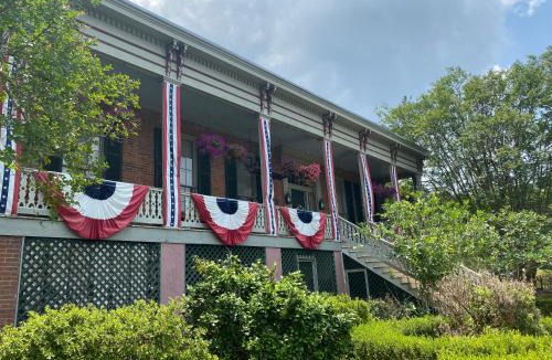 Vicksburg Bed & Breakfast | Corners Mansion Inn - A Bed and Breakfast