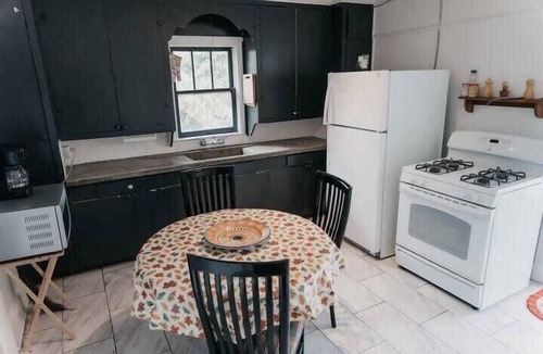 Freetown - Port Rico House | Corporate Comfort in Freetown - Spacious Homes for Work Crews