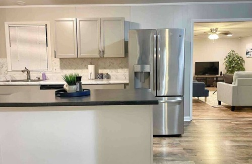 Decatur House | Corporate Stay: 3BR, Fire Pit & Fast WiFi