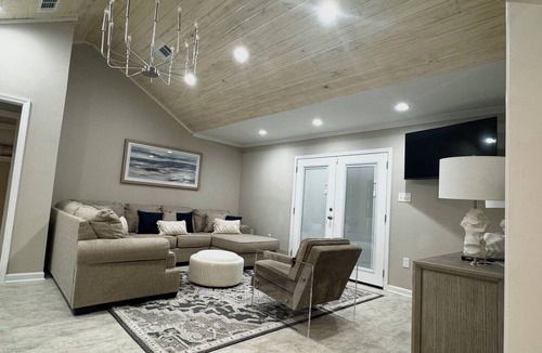 Gulfport House | Corporate Stay Villa 3-bedroom house with in Gulfport Newly Renovated