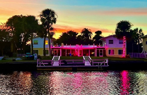 New Port Richey Estates Apartment | Cotee River Tiki Hut