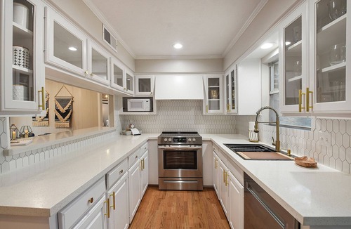 Barker Cottage | Cottage 19 Double King Suites EV Charger