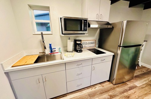 Tavares Cottage | Cottage 36: Sunshine Suite - Waterfront Lodging in Downtown Tavares, FL