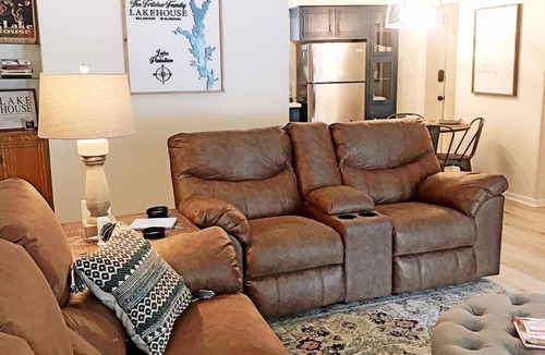 Henderson County House | Cottage Getaway@the LAKE-Brierwood Bay Lakehouse, New Paint, Waterfront, Shaded!