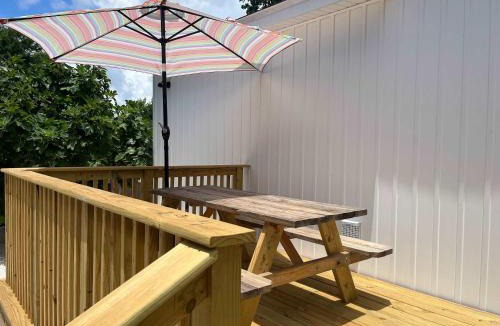 East Hill House | Cottage on 10th Cozy Retreat Near Downtown & Beach