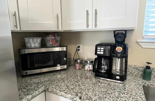 East Hill House | Cottage on 10th Cozy Retreat Near Downtown & Beach