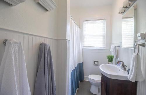 Gulfport House | Cottage on Broadmoor