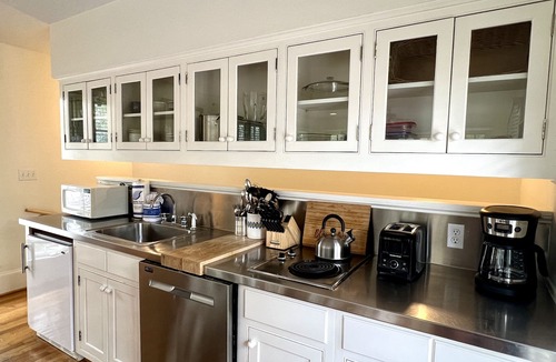 Wiregrass Meadows House | Cottage w/Prime Location 4 Mins to Beach in Seaside, Porch + 2 Adult Bikes