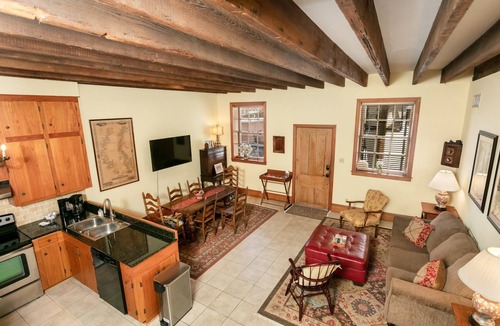 Natchez Condo | Cotton Alley | Charming 2-Bedroom Retreat in Historic Natchez, MS