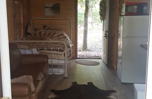Smithville Cabin | Country Cabin quiet! And private. Horses welcome, other toys welcome.