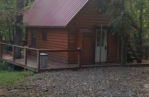 Smithville Cabin | Country Cabin quiet! And private. Horses welcome, other toys welcome.