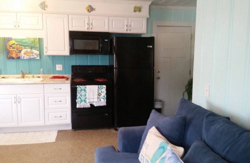 Kiska Beach Cottage | Country charm location on the Beautiful, quiet West End. Pet friendly and cozy!