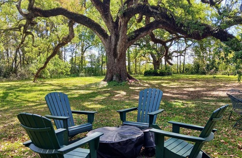 Franklin House | Country Estate on Bayou Teche Sleeps 12 Near Franklin