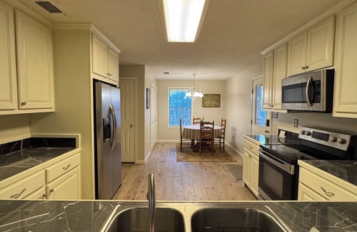 Summit House | Country Lake Getaway.