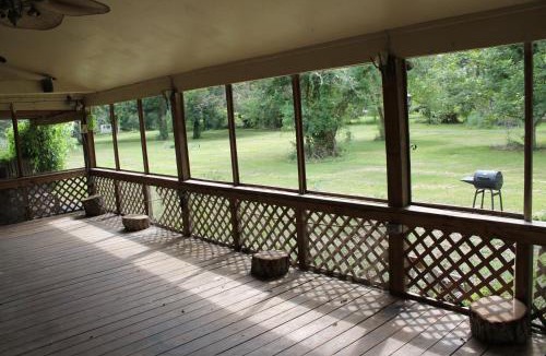 Iowa Colony House | Countryside Bliss - Entire Home on 2 Acres