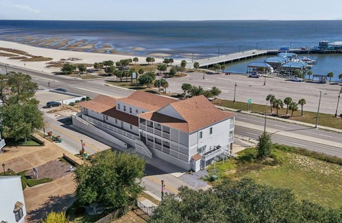 Pass Christian Condo | Couples Escape - Water View - King Bed - Pets Welcome w/Fee