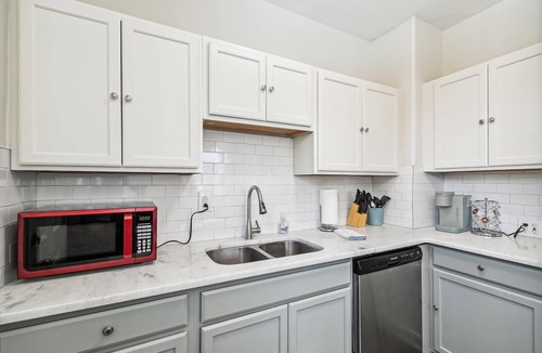 Bunkers Cove House | Cove Cottage - 3 Bedroom w/Private Pool. Sleeps 6. Quiet Community, Close to Fishing Marinas.