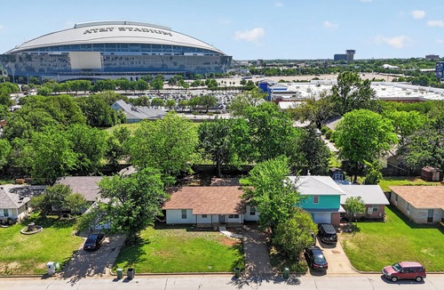 Arlington House | Cowboy Retreat- Massage Chair, Cowboy Pool, Playground, Fire Pit, FIFA World Cup