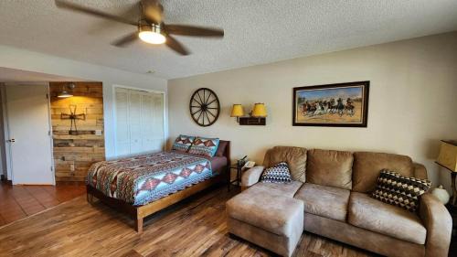River Ranch Apartment | Cowboy Up! River Ranch Ground Floor Cottage w Porch! 162