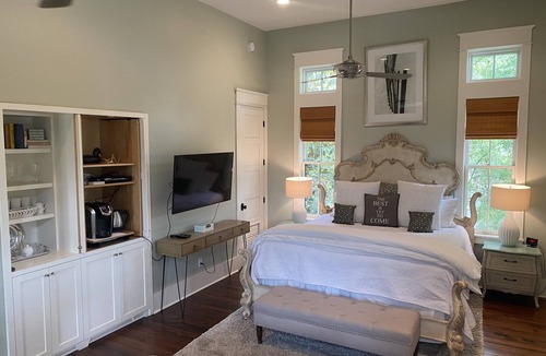 Watercolor House | Coziest Guesthouse by the Beach