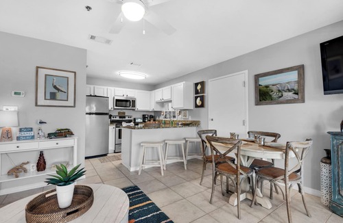 Crystal Beach Condo | Cozy 1-bedroom condo in wonderful Destin with AC