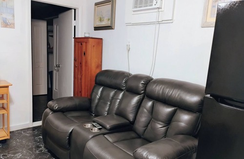 Harbor Oaks Cottage | Cozy 1-bedroom Cottage furnished with all utilities included