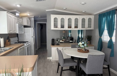 Dover Cottage | Cozy 1-bedroom cottage close to Tampa attractions