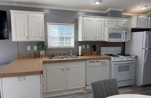 Dover Cottage | Cozy 1-bedroom cottage close to Tampa attractions