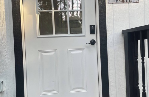 Athens Cottage | Cozy 1-bedroom cottage in the serene woods of Athens Texas with AC. Brand new!