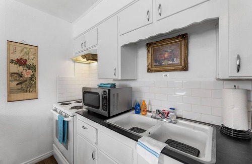 Killeen House | Cozy 1-bedroom house in lovely Killeen with Fenced Yard and Solar Power