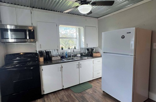 Linden House | Cozy 1-bedroom house in lovely Linden, Texas