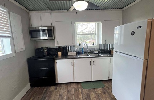 Linden House | Cozy 1-bedroom house in lovely Linden, Texas