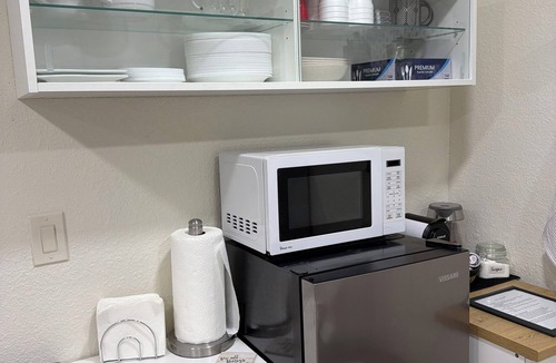 Kendale Lakes Apartment | Cozy 1-bedroom studio in marvelous Miami with AC