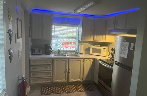 Harbordale House | Cozy 1-bedroom bungalow in delightful Fort Lauderdale with AC and Pool