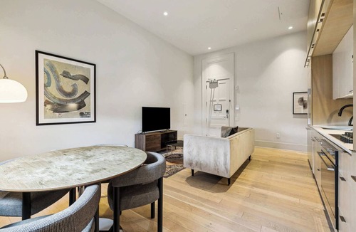 Tulane - Gravier Apartment | Cozy 1BR Apartment Near CBD | Gated Parking | Gym