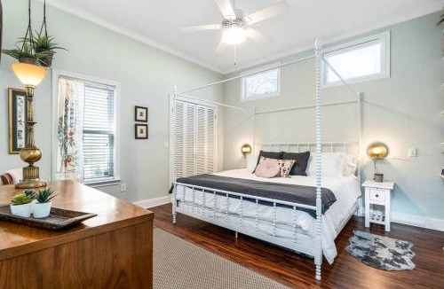 East Riverside House | Cozy 1BR Cottage Near DT Farmers Market & Baylor