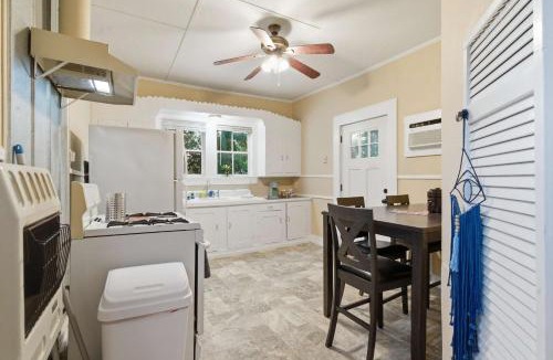 Downtown House | Cozy 1BR Cottage w Kitchen & Laundry
