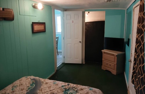 Fort Myers Apartment | Cozy 1BR Fort Myers Getaway – Minutes to Downtown!