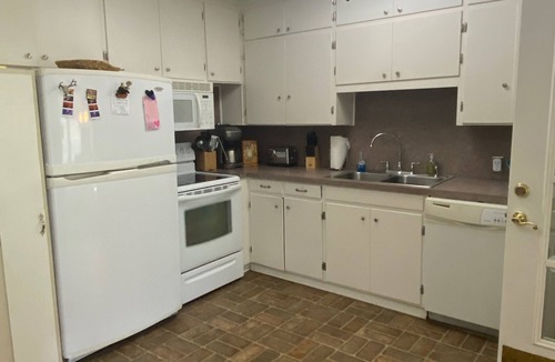 Kingston House | Cozy 2/1 Across from Caney Boat Ramp RV/Boat Parking