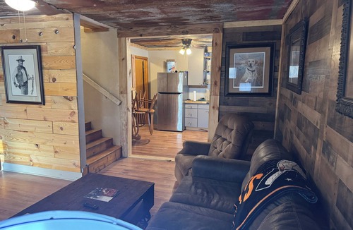 De Valls Bluff Cabin | Cozy 2-bedroom cabin in the woods near De Valls Bluff, close to The White River