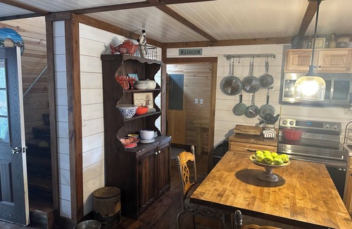 Haleyville Cabin | Cozy 2 bedroom cabin on lovely Bear Creek HaleyvilleAl