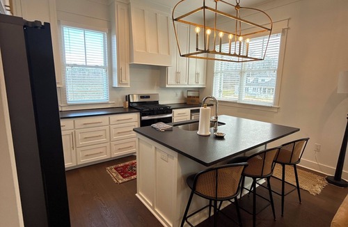 Madison House | Cozy 2-bedroom Carriage house on the Ross Barnett Reservoir