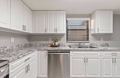 Avalon by the Sea Condo | Cozy 2-bedroom condo with AC, WiFi in tranquil Ormond Beach