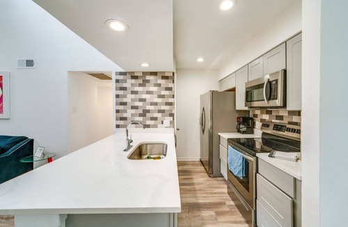 Vickery Meadow Condo | Cozy 2-bedroom condo in adorable Dallas with AC washer dryer and swimming pool