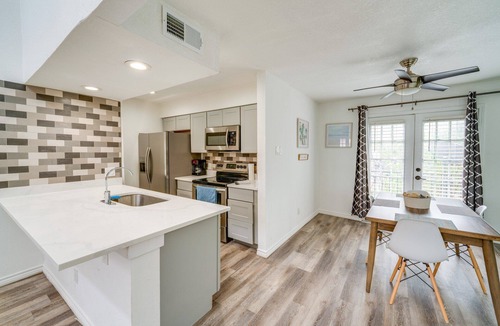 Vickery Meadow Condo | Cozy 2-bedroom condo in adorable Dallas with AC washer dryer and swimming pool